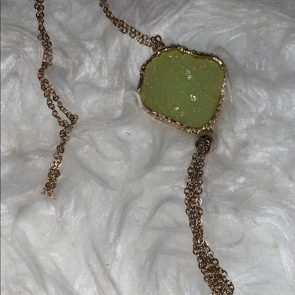 Green crystal pendant necklace - Picture 2 of 2